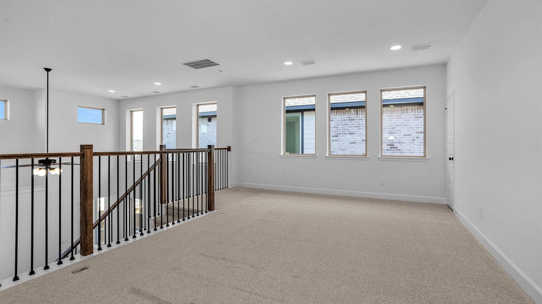 Spacious, unfurnished interior of a new home in Valencia, Manvel (Image 14).