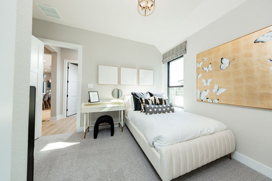 Representative furnished interior of a home built from the Cambridge by Beazer Homes in Sienna, Missouri City (Image 11).