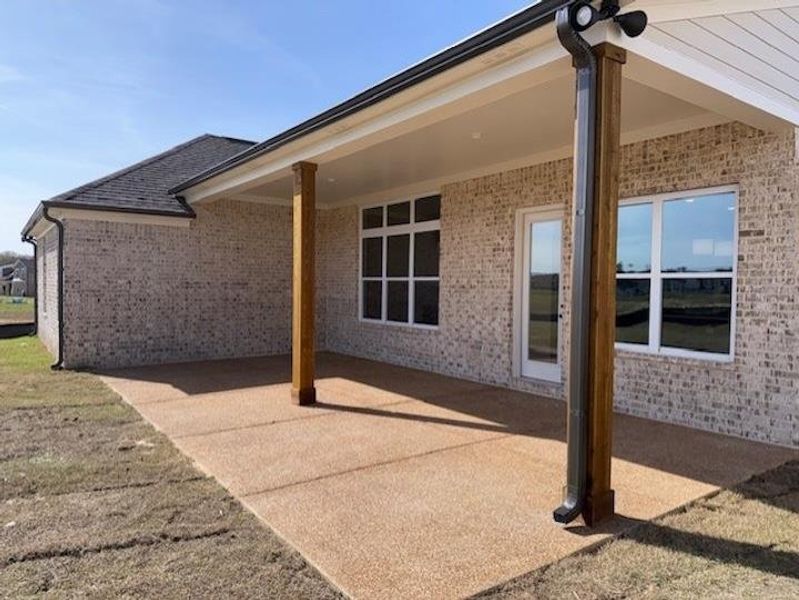 Exterior details and patio area of a home in White Oak, Arlington (Image 3).