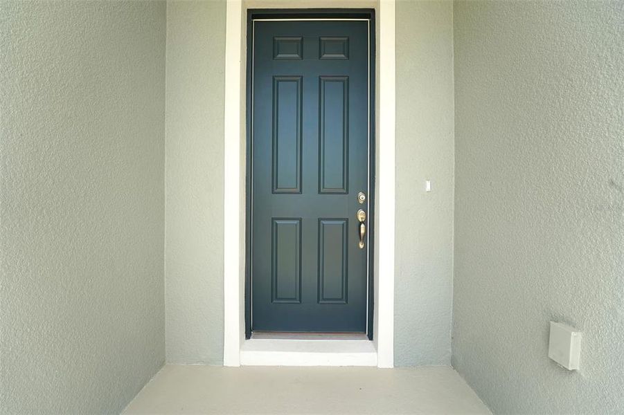 Exterior details and patio area of a home in Tuscan Hills, Dade City (Image 4).