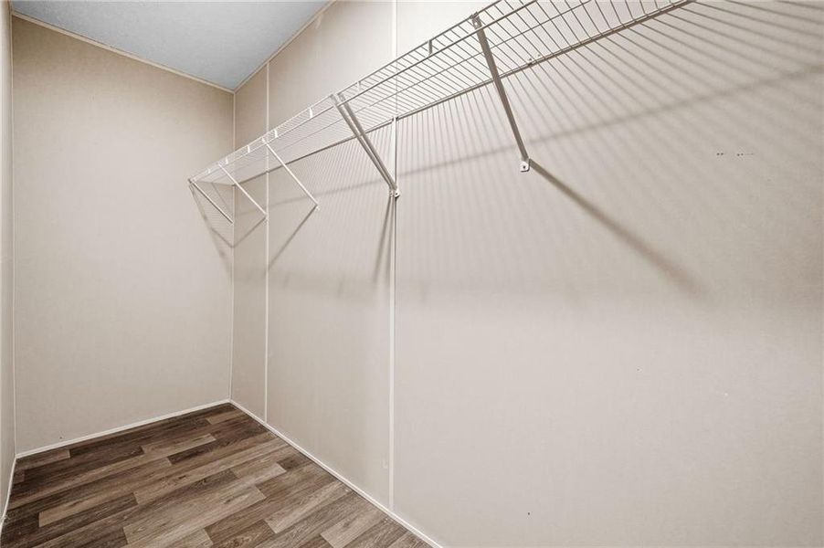 Spacious, unfurnished interior of a new home in , Alto (Image 11).