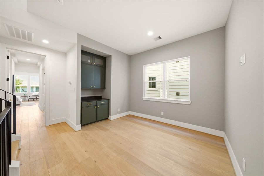 Spacious, unfurnished interior of a new home in , Houston (Image 23).