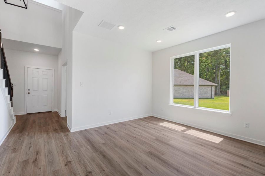 Spacious, unfurnished interior of a new home in Spring Lake, Huntsville (Image 30).