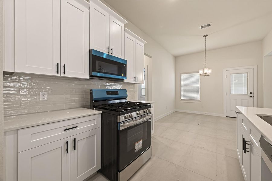 Furnished interior view inside a new home in Foxtail Palms, Manvel (Image 14). Furnished interior view inside a new home in Foxtail Palms, Manvel (Image 14).