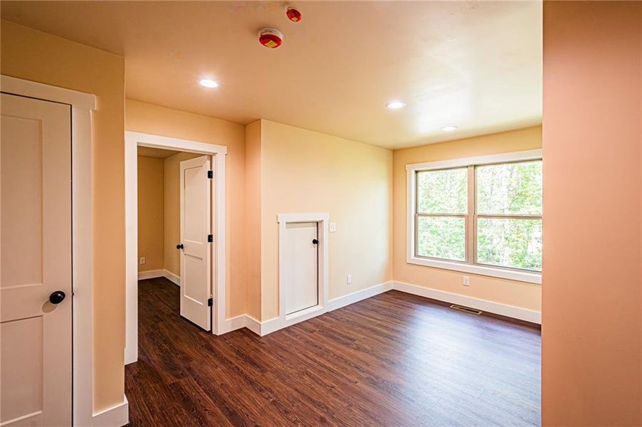 Spacious, unfurnished interior of a new home in , Dahlonega (Image 47).
