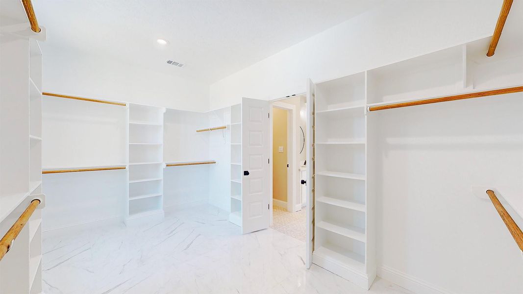 Spacious, unfurnished interior of a new home in , Beaumont (Image 21).