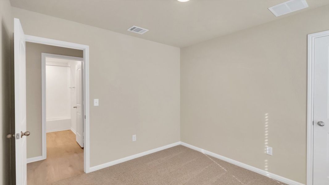 Spacious, unfurnished interior of a new home in Bar W Ranch, Leander (Image 11).