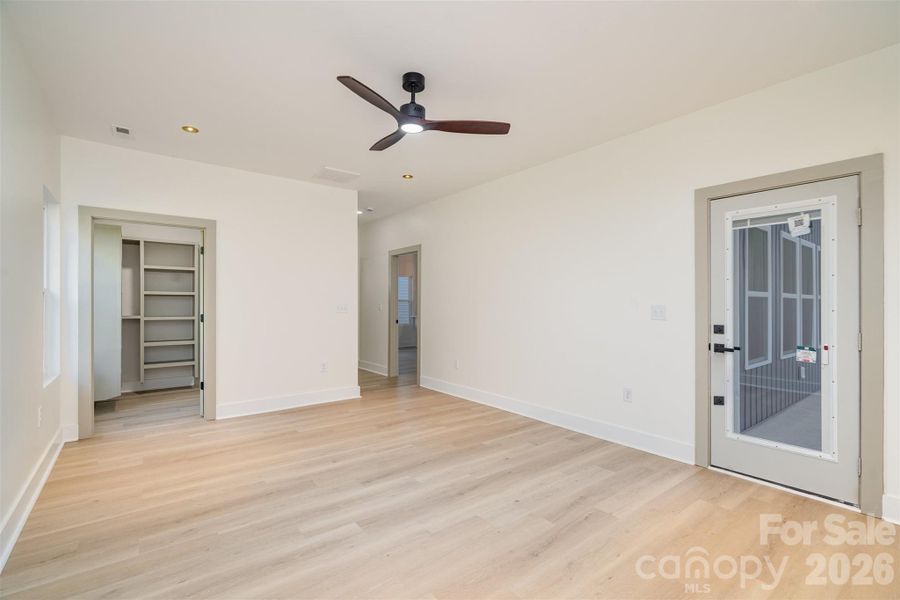Spacious, unfurnished interior of a new home in , Shelby (Image 12).