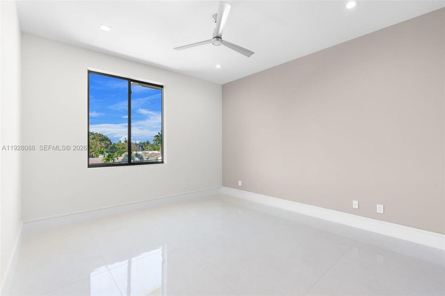 Spacious, unfurnished interior of a new home in , Lighthouse Point (Image 22).
