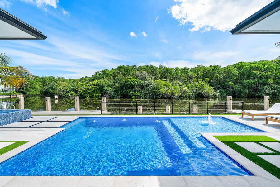 Spacious, unfurnished interior of a new home in , Boca Raton (Image 33).