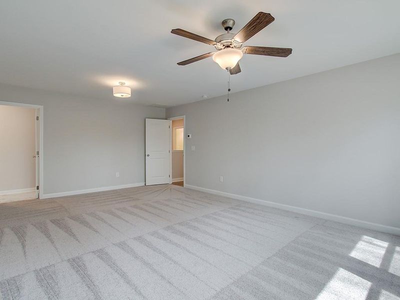 Spacious, unfurnished interior of a new home in Oak Valley Estates, Marietta (Image 27).