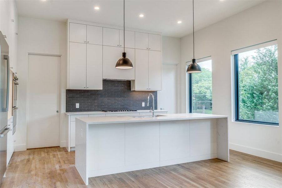 Waterfall Quartz counters on the island offers a ton of surface space for eating, entertaining and prep.