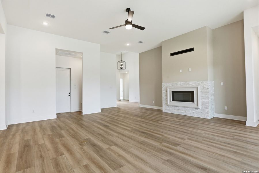 Spacious, unfurnished interior of a new home in Enchanted Bluff, San Antonio (Image 37).