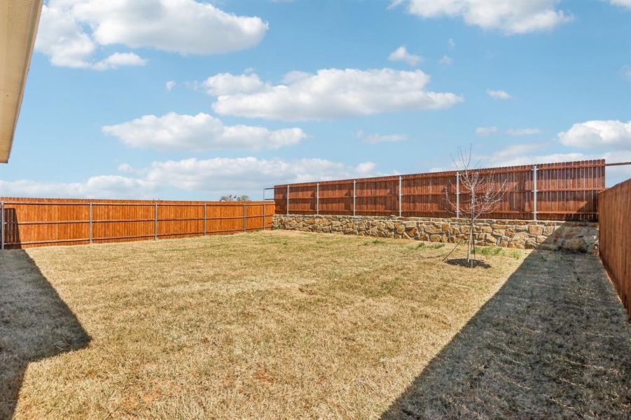 Exterior details and patio area of a home in Hickory Hill, Sherman (Image 25).