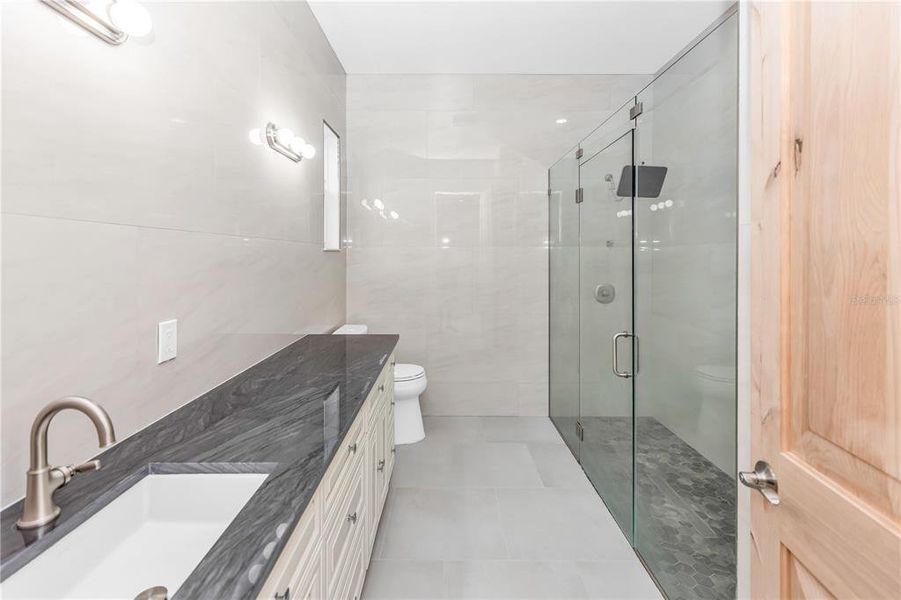 Furnished interior view inside a new home in , Orlando (Image 12).