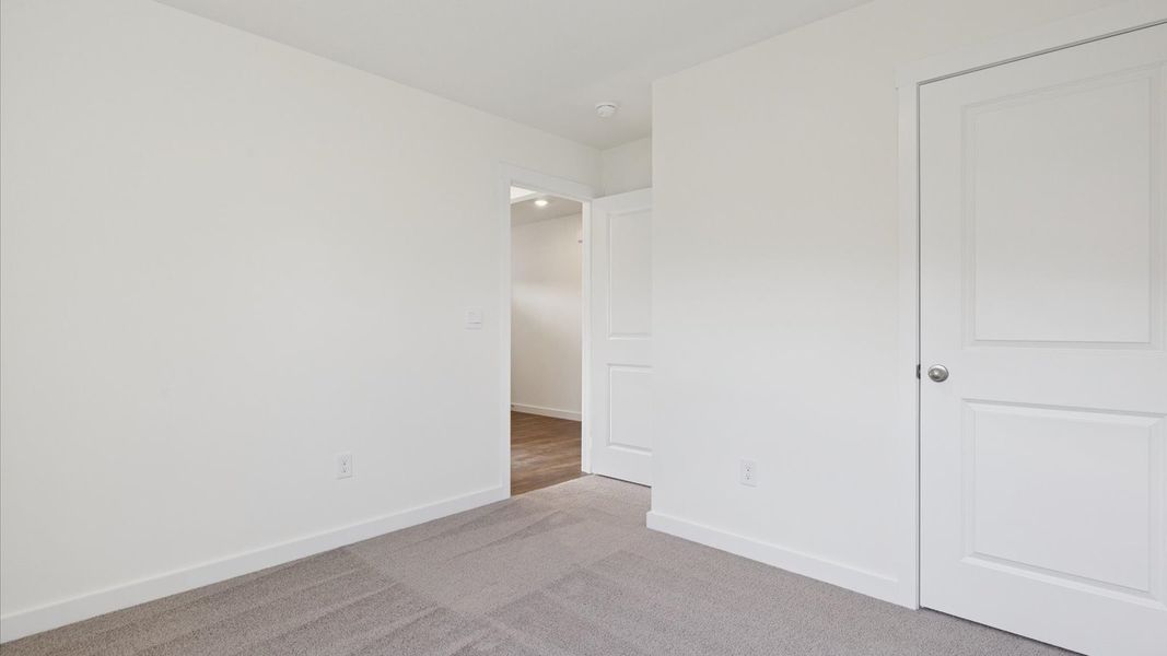 Spacious, unfurnished interior of a new home in Emory Creek, Harriman (Image 14).