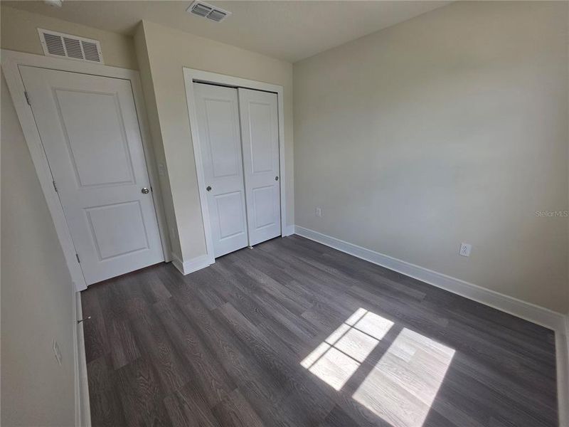 Spacious, unfurnished interior of a new home in , Orlando (Image 9).