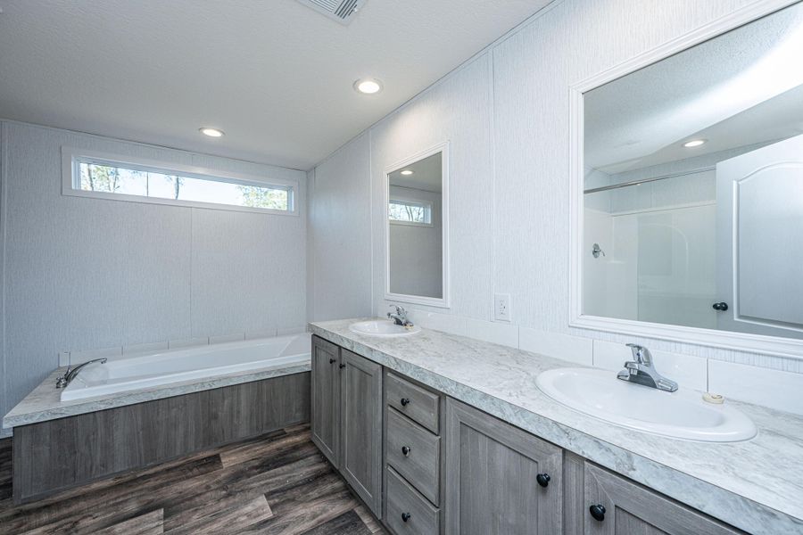 Furnished interior view inside a new home in , Pinopolis (Image 10).