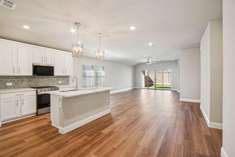 Furnished interior view inside a new home in Stonehaven, Seagoville (Image 10).