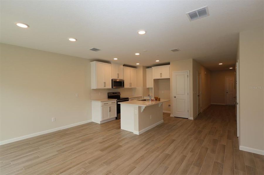 Spacious, unfurnished interior of a new home in Eden at Crossprairie, St. Cloud (Image 23). Spacious, unfurnished interior of a new home in Eden at Crossprairie, St. Cloud (Image 23).