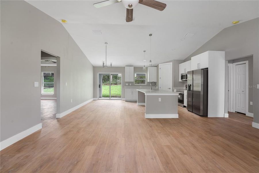Spacious, unfurnished interior of a new home in , Citrus Springs (Image 28).