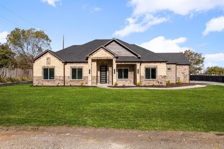 View of front of property featuring a front lawn