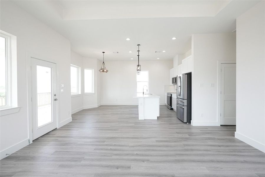Spacious, unfurnished interior of a new home in , Galveston (Image 13).