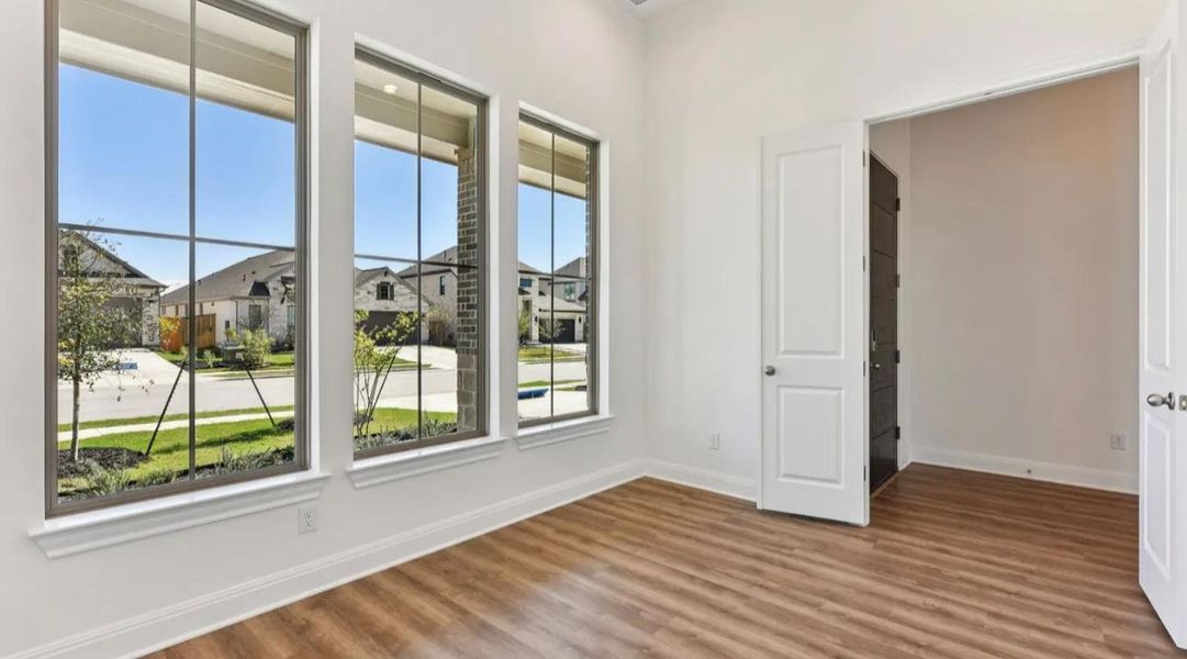 Spacious, unfurnished interior of a new home in 6 Creeks, Kyle (Image 16).