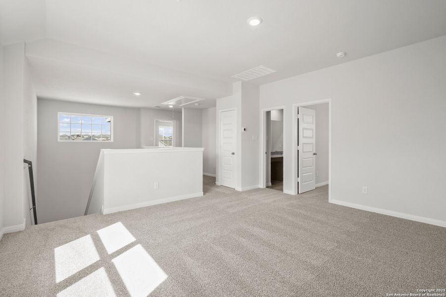 Spacious, unfurnished interior of a new home in Hunters Ranch, San Antonio (Image 17). Spacious, unfurnished interior of a new home in Hunters Ranch, San Antonio (Image 17).