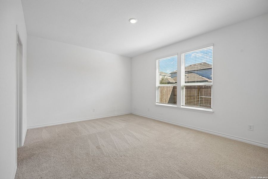 Spacious, unfurnished interior of a new home in Dove Song, Marion (Image 19).
