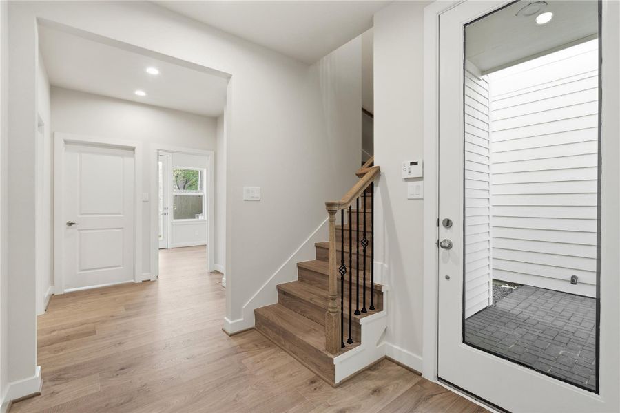 Spacious, unfurnished interior of a new home in Willowbend Point, Houston (Image 17).