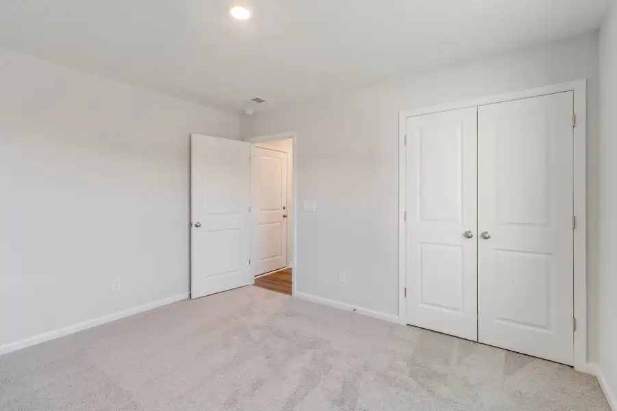 Spacious, unfurnished interior of a new home in Ellington, Elgin (Image 24).