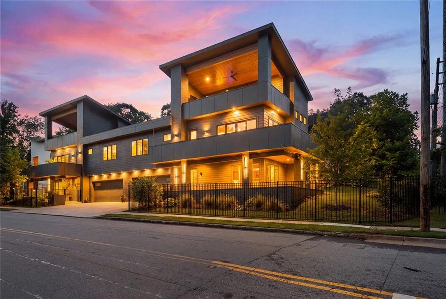 Condo located in Atlanta, GA showcasing its design and architecture (Image 5).