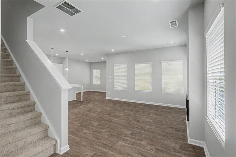 Spacious, unfurnished interior of a new home in Sawmill Creek, Mableton (Image 32).