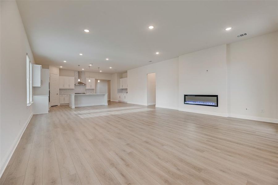 Spacious, unfurnished interior of a new home in Bayside, Rowlett (Image 27).