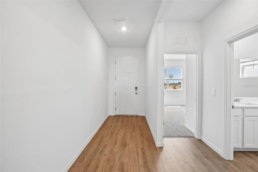 Spacious, unfurnished interior of a new home in Hawthorne Ranch, Lakeland (Image 15).