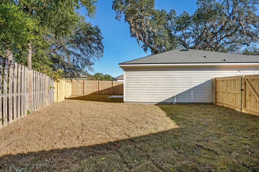 Exterior details and patio area of a home in Live Oak Cottages, Freeport (Image 28).
