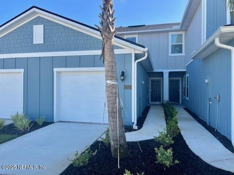 Exterior details and patio area of a home in Corsair, Middleburg (Image 2).