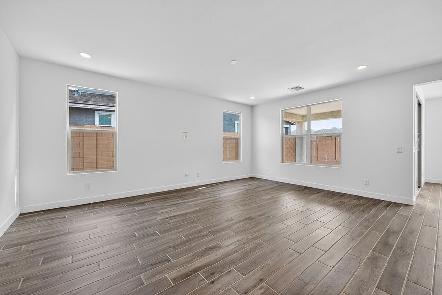Spacious, unfurnished interior of a new home in Ladera Trails, Queen Creek (Image 14).
