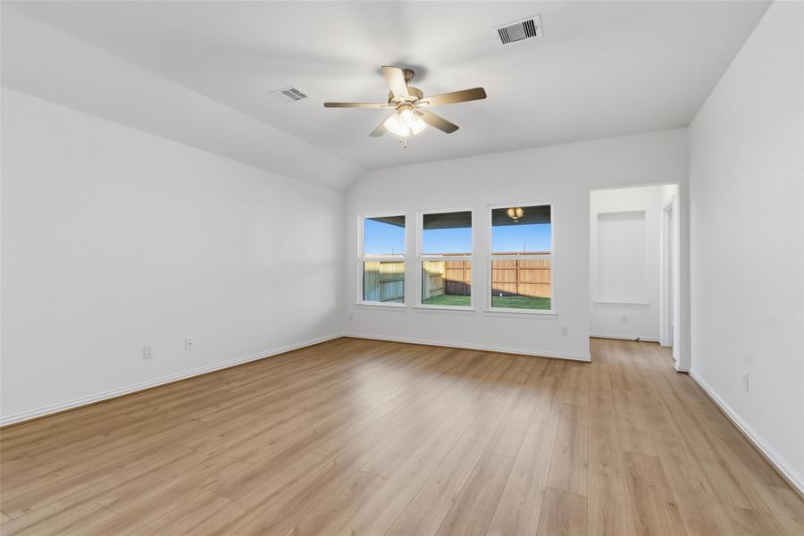 Spacious, unfurnished interior of a new home in Oakwood Estates, Waller (Image 32). Spacious, unfurnished interior of a new home in Oakwood Estates, Waller (Image 32).