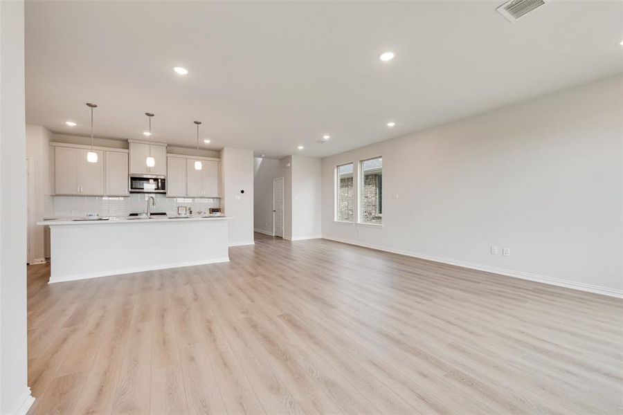 Spacious, unfurnished interior of a new home in Spiritas Ranch, Little Elm (Image 26).