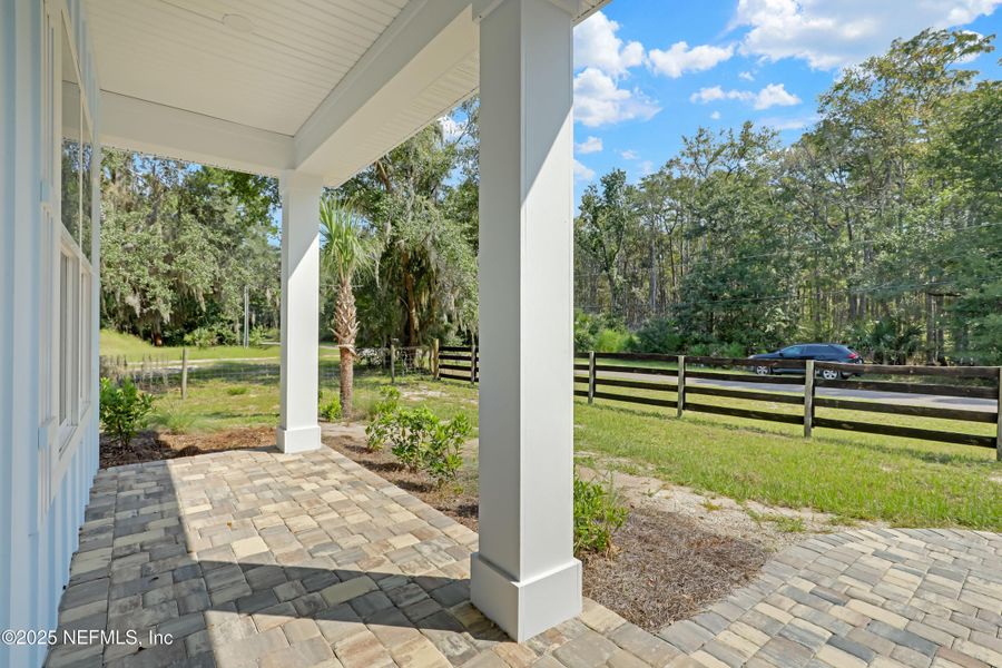 Exterior details and patio area of a home in , Jacksonville (Image 4).