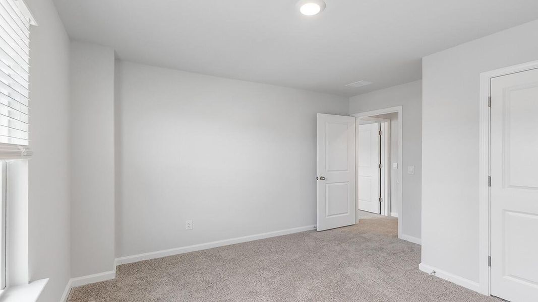 Spacious, unfurnished interior of a new home in Carolina Groves Townhomes, Moncks Corner (Image 10).