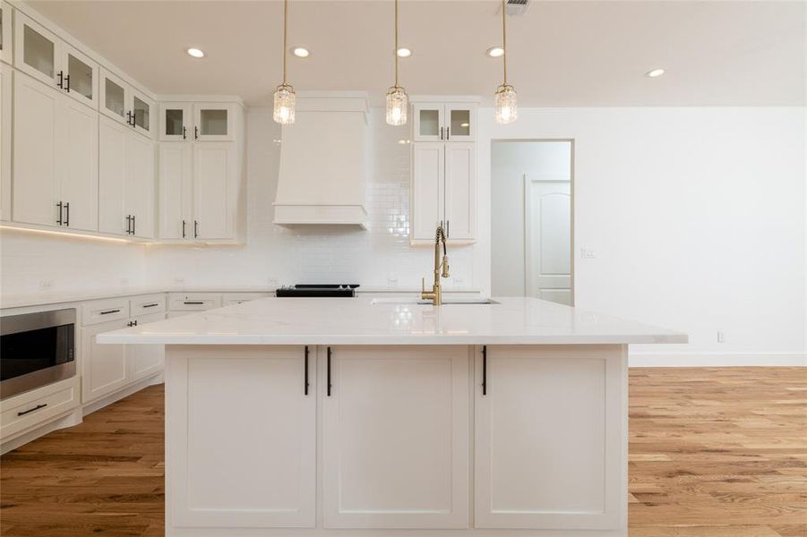 Furnished interior view inside a new home in , Cleburne (Image 5).