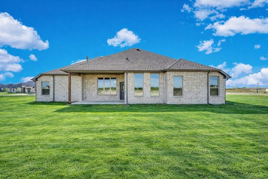 Exterior details and patio area of a home in Levante, Waxahachie (Image 4).