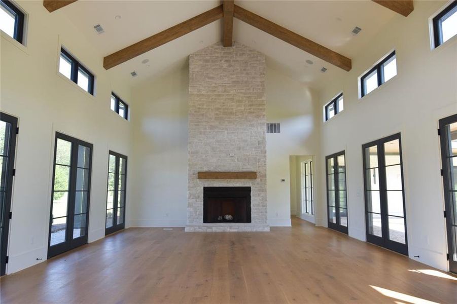 Spacious, unfurnished interior of a new home in , Bishop (Image 24).
