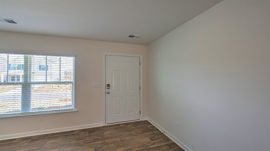 Spacious, unfurnished interior of a new home in Ferry Grove, Lexington (Image 8).