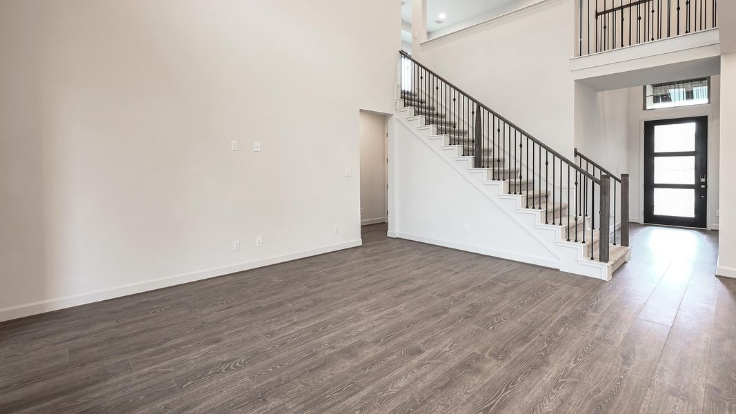 Spacious, unfurnished interior of a new home in Crosswinds 50', Kyle (Image 17).