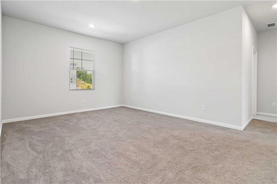 Spacious, unfurnished interior of a new home in , Atlanta (Image 38).