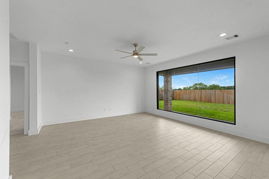 Spacious, unfurnished interior of a new home in Briarwood Crossing, Rosenberg (Image 19).